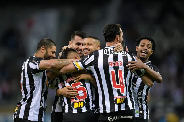 Atlético-MG supera 100 gols na temporada, goleia Fortaleza e fica perto da final