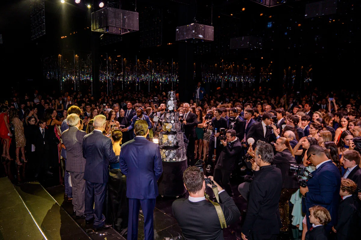 Bolo impressionou os 1,4 mil convidados da celebração Bolo impressionou os 1,4 mil convidados da celebração