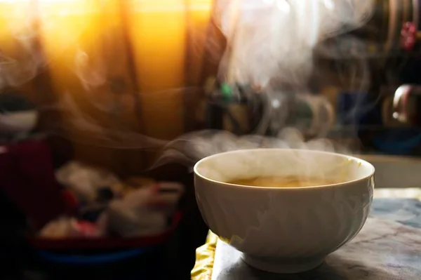 Três caldos quentinhos e fáceis de fazer para se aquecer no inverno