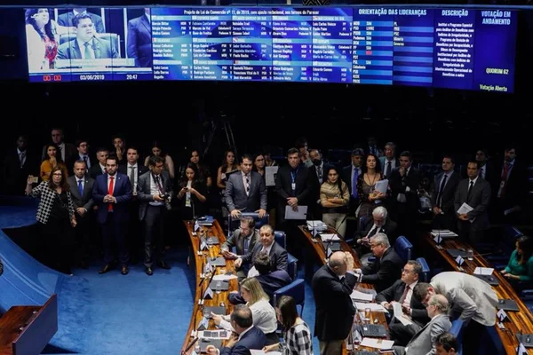 Análise: governo e PT baixam a guarda e Bolsonaro tem vitória folgada