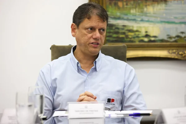 Tarcísio pede empréstimo de R$ 430 milhões para vitrine social em ano eleitoral