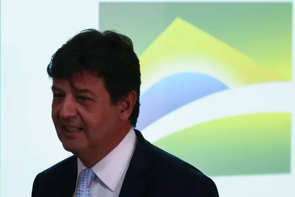 Coronavírus: ministro da Saúde pede adiamento das eleições 2020