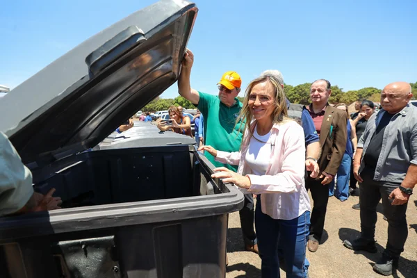 GDF inaugura Regional da Novacap em Ceilândia/Sol Nascente e entrega 1,2 mil contêineres para descarte de lixo