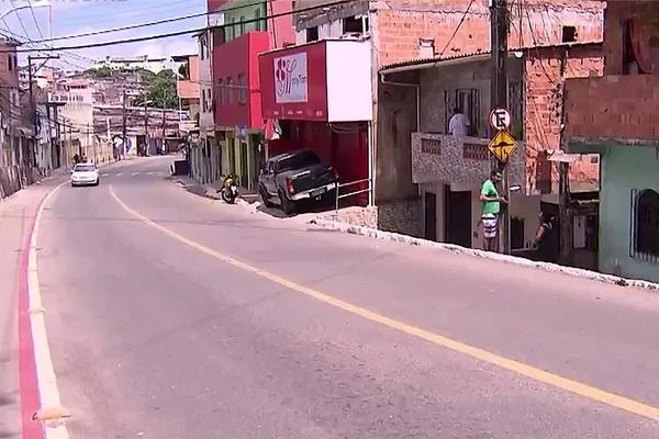 Motorista invade calçada e mata adolescentes imprensadas