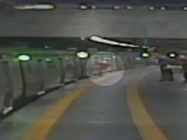 Idoso arrastado pelo metrô - Metrópoles