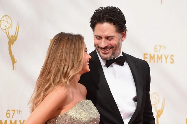 Sofia Vergara e Joe Manganiello estão casados! Atriz usou vestido de estilista brasileira em pré-festa