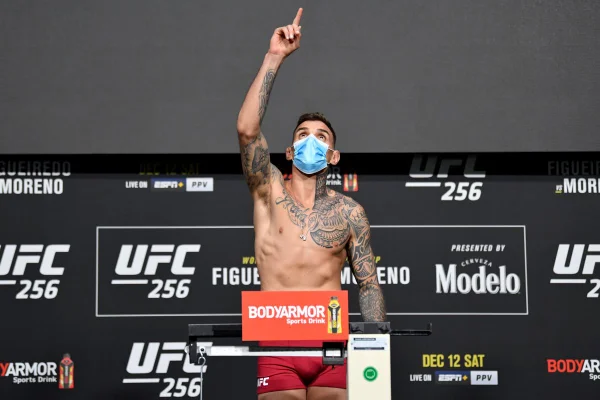Pesagem UFC Renato Moicano
