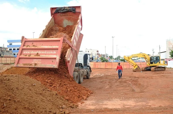 Iniciada a terraplanagem nas obras da Feira Permanente da Estrutural