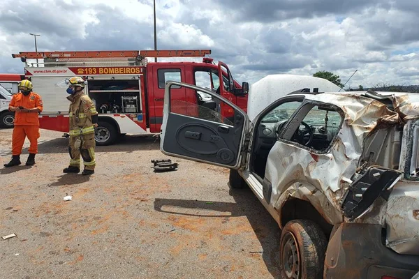 Acidente na via de acesso ao Aeroporto de Brasília deixa cinco feridos