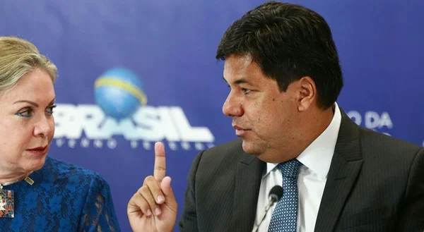 MEC acaba de vez com Ciências sem Fronteiras, diz colunista
