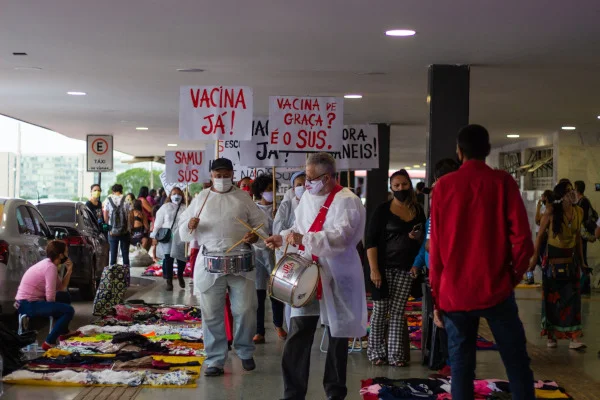 Manifestantes fazem ato em defesa do SUS na Rodoviária do Plano Piloto - destaque galeria