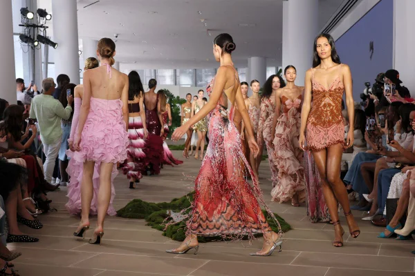 Desfile da PatBO no New York Fashion Week - Metrópoles