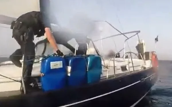 Polícia prende três pessoas no oceano