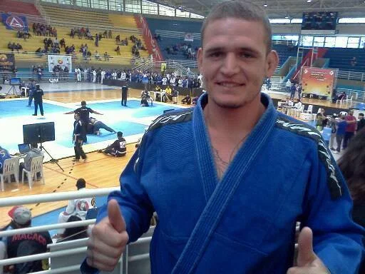 Dener Zulato, 28 anos, é suspeito de matar Valdecir da Silva, de 43 anos, com o golpe "mata-leão"