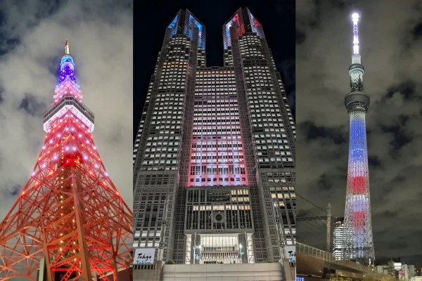 Imagem colorida, monumentos são iluminados nas cores dos Estados Unidos- Metrópoles