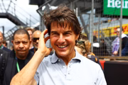 Tom Cruise esteve em Silverston e acompanhou a vitória de Carlos Sainz