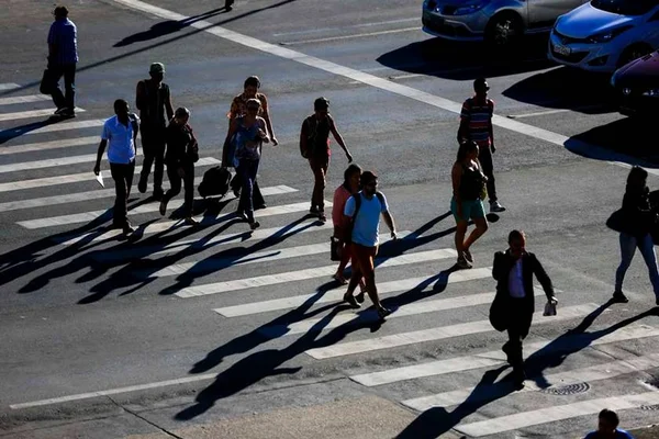 Faixa de pedestres vira patrimônio imaterial do DF. Entenda