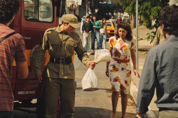 Cena do trailer de A série Emergência Radioativa