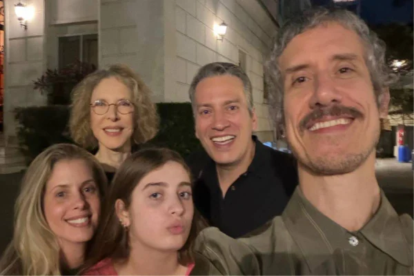 Marília Gabriela reúne família em foto rara e ganha carinho dos fãs
