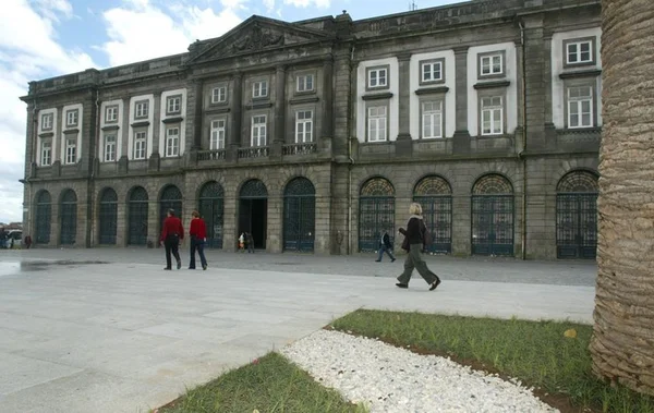 Faculdades portuguesas exigem nota no Enem mais baixas que brasileiras