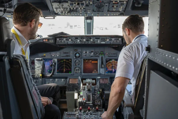 Pilotos em um avião