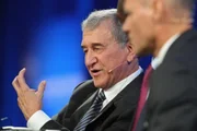 Carlos Alberto Parreira é clicado durante entrevista Carlos Alberto Parreira é clicado durante entrevista