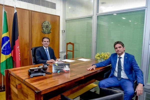 Deputado Murilo Galdino e o presidente da Câmara, Hugo Motta