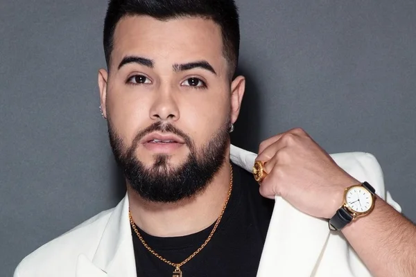 Jerry Smith assina contrato com a produtora GR6