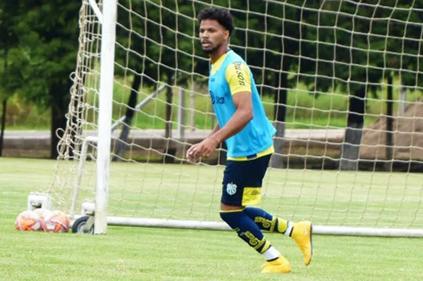 Brasiliense acerta empréstimo do jovem atacante Lorran, ex-Santos