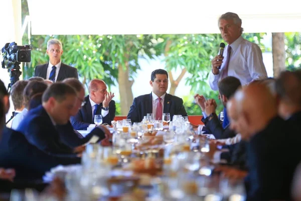 Governadores anunciam apoio à Previdência em troca do pacto federativo