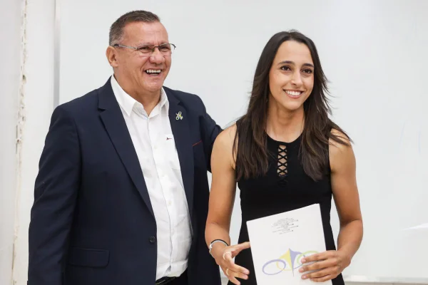 De cartola ao apito: Luiza Estevão se forma em curso de arbitragem