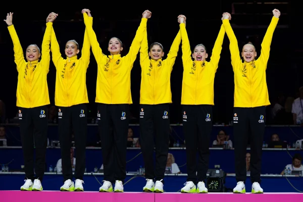 Imagem colorida do Brasil no pódio do Mundial de Ginástica Rítmica- Metrópoles