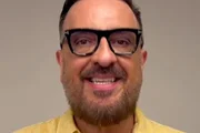 Rodrigo Carelli grava vídeo para as redes sociais Rodrigo Carelli grava vídeo para as redes sociais