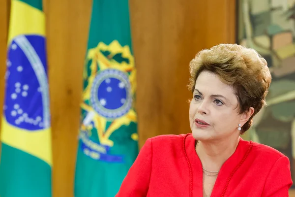 Dilma amplia previsão de cortes, mas só cobrirá rombo com mais impostos