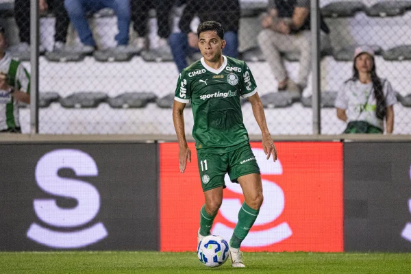 Bruno Rodrigues joga torneio de várzea e pode ser punido no Palmeiras