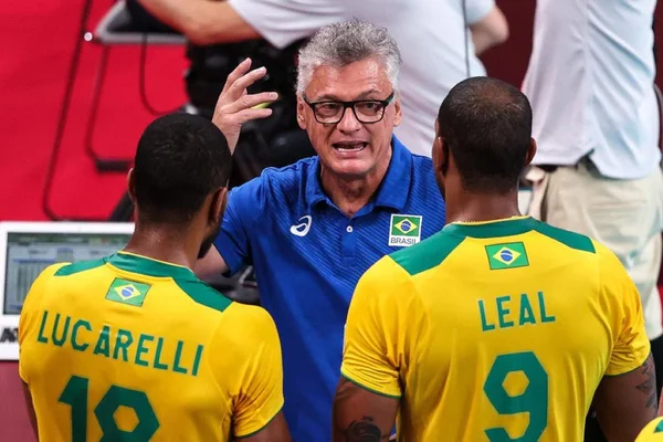 Brasil perde para russos e vai jogar pelo bronze no vôlei masculino