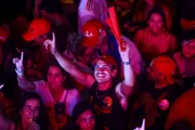 Eleitores de Lula entoam Hino Nacional em rua lotada na Asa Norte - imagem 2