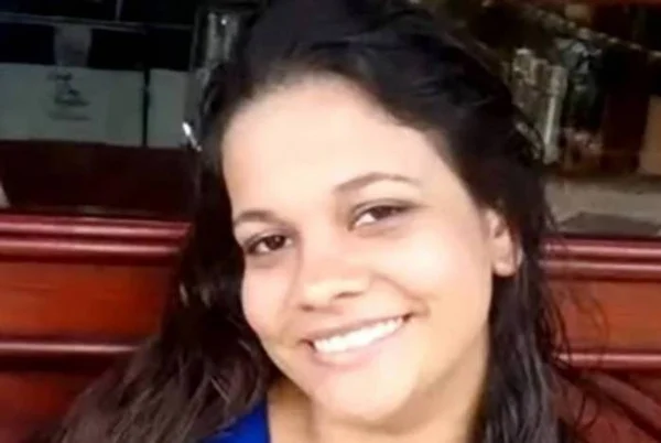 Mulher morre baleada ao tentar proteger filho durante tiroteio