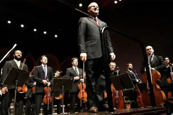 O maestro Roberto Tibiriçá morreu neste sábado (3/10). Velório do músico será aberto ao público e acontecerá no Theatro Municipal, em SP - Metrópoles