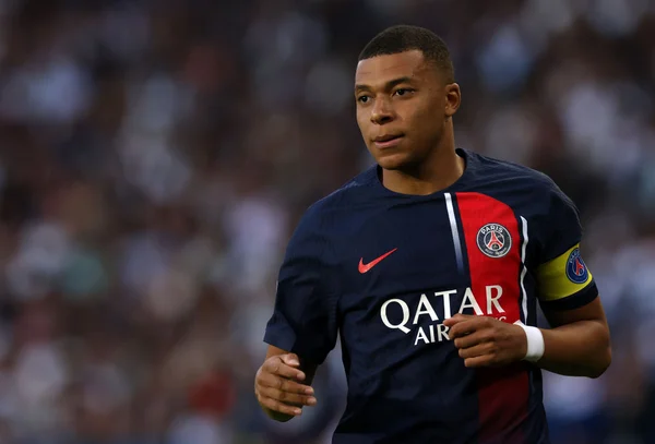 Clube inglês vai entrar na briga por Mbappé, afirma agente