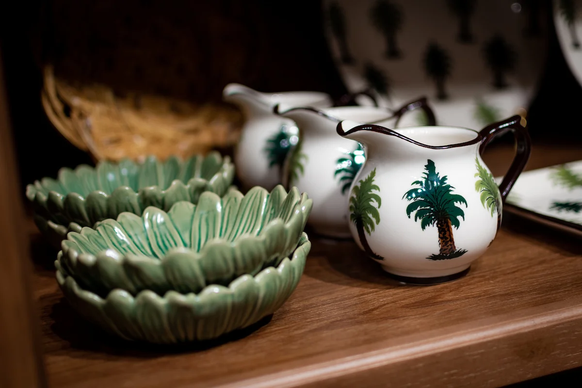 Bowl de porcelana verde - R$ 89 (unidade) / Mini jarra de cerâmica Palmeiras - R$ 79 (unidade) Bowl de porcelana verde - R$ 89 (unidade) / Mini jarra de cerâmica Palmeiras - R$ 79 (unidade)