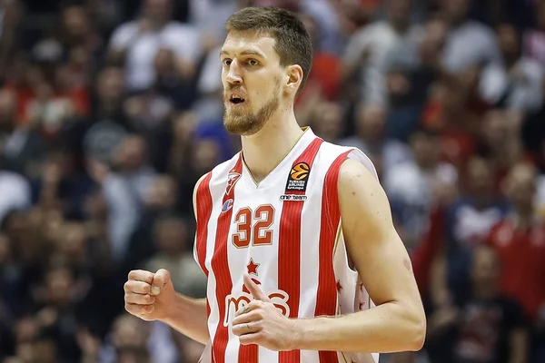 Ex-campeão da NBA Ognjen Kuzmic sofreu acidente e está em estado grave