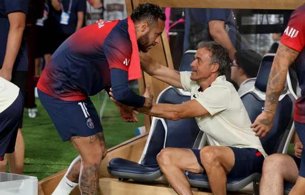 Foto colorida de luis enrique e Neymar - Metrópoles
