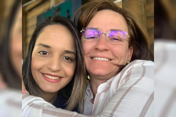 “Tenho certeza que ela está viva”, diz mãe que procura por filha gêmea