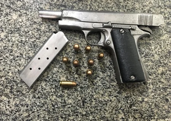 Pistola arma tiros
