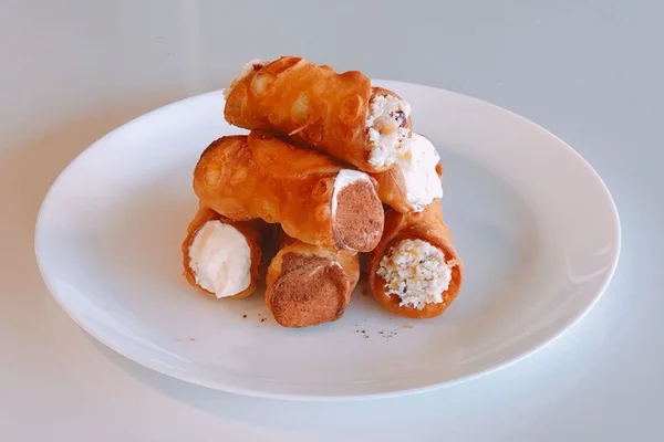 Cozinha de Solteiro: aprenda os clássicos cannoli com três recheios