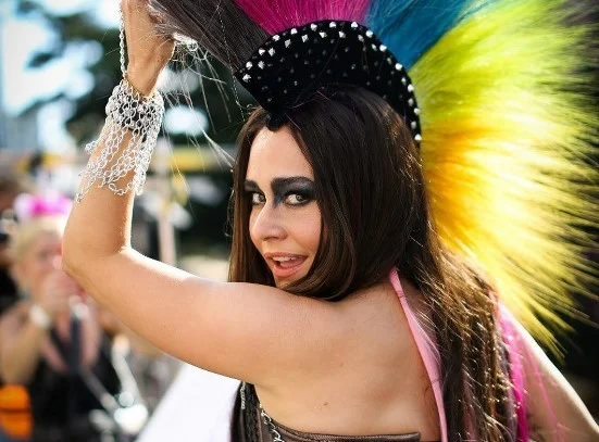 Alessandra Negrini em desfile do Baixo Augusta
