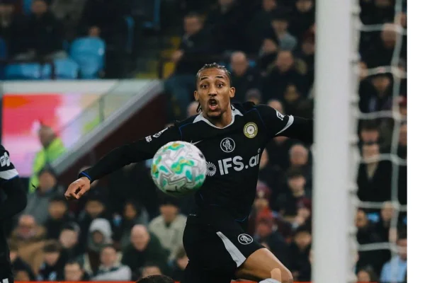 Premier League: João Pedro faz três e Chelsea goleia o Aston Villa