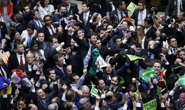 Constitucionalidade da PEC das novas eleições divide opiniões