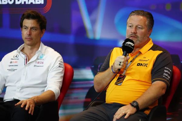 Chefão da McLaren propõe luta de boxe contra CEO da Mercedes